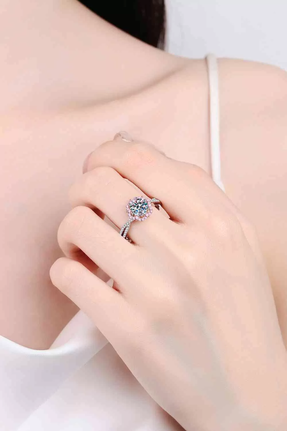 1 Carat Moissanite Flower-Shaped Crisscross Ring